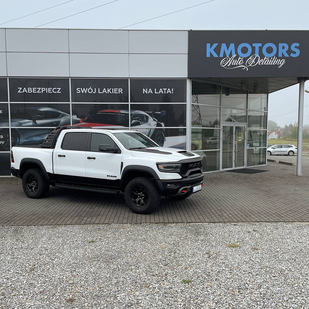 KMotors Detailing Tarnów - profesjonalna myjnia i detailing samochodowy